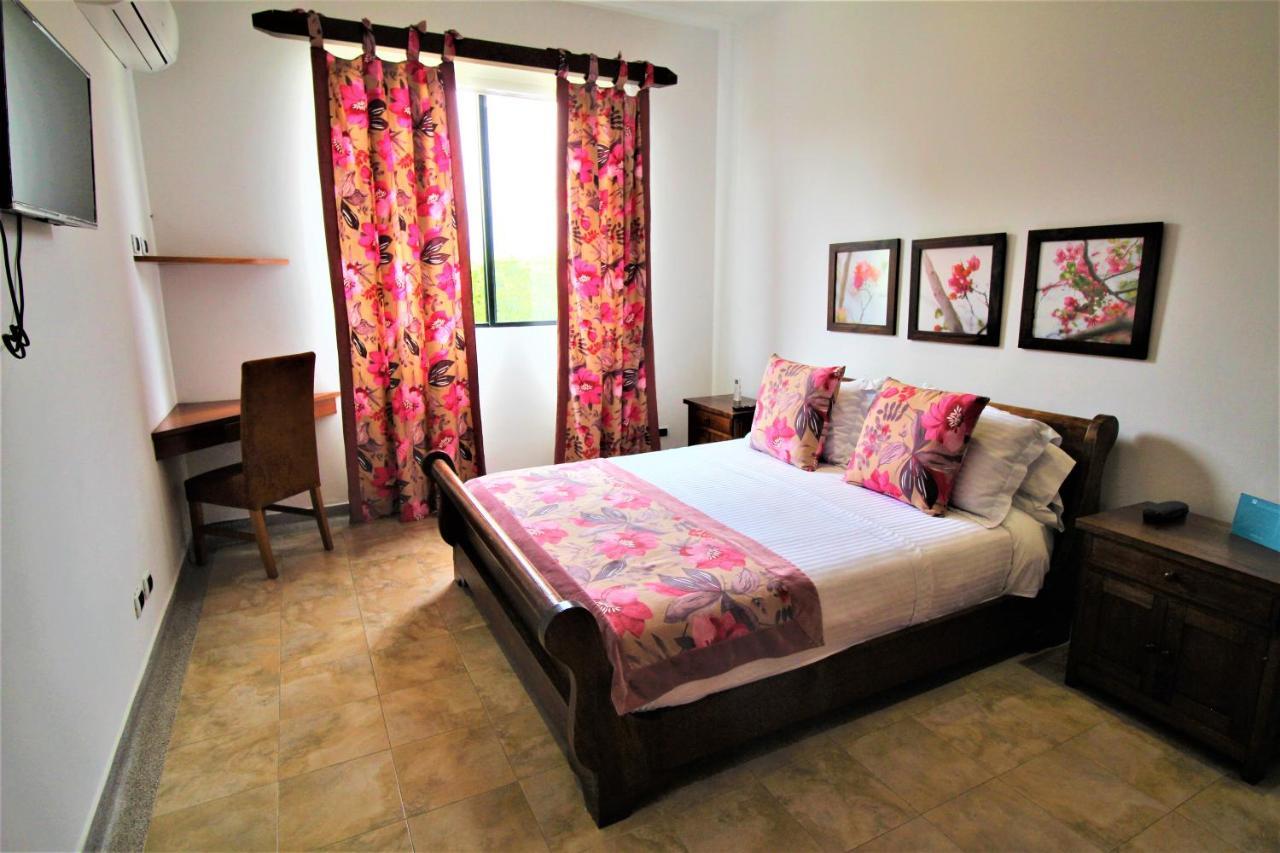 Amazilia Hotel Cerritos Екстер'єр фото