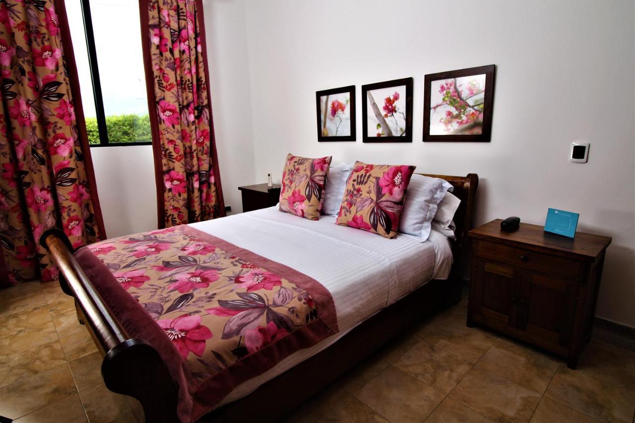 Amazilia Hotel Cerritos Екстер'єр фото